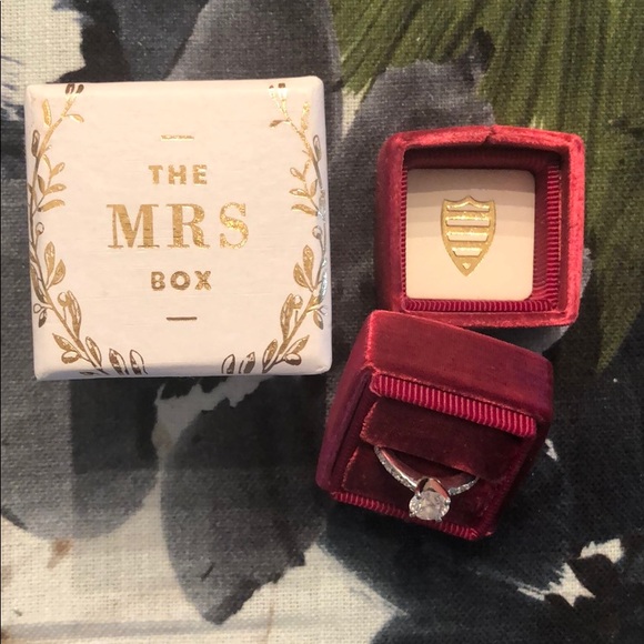 The MRS Box Classic in Scarlett - Picture 3 of 7